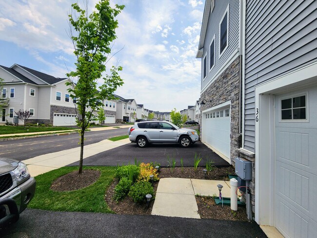 Building Photo - 36 Lochiel Ln