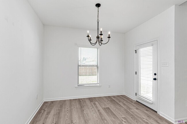 Foto del edificio - 28307 Moreau Dr