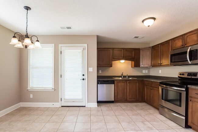 Building Photo - 1367 Arbor Lake Dr S