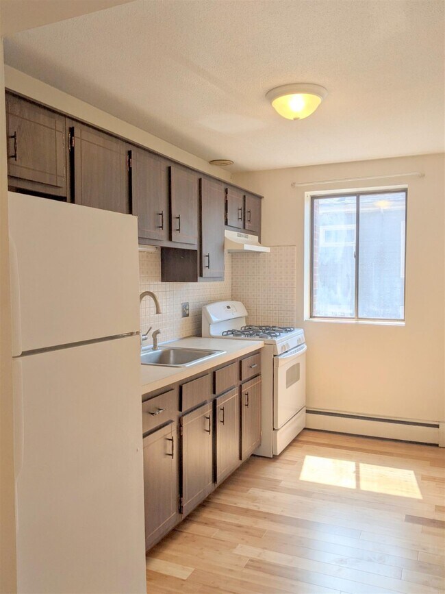 Building Photo - 12 Cameron Ave