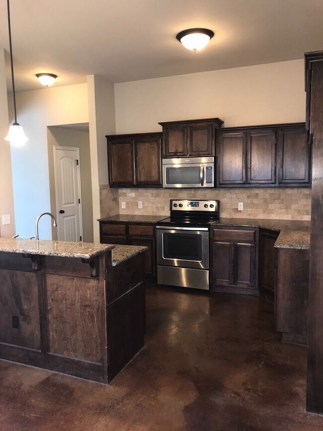 Building Photo - First Month Free! Great Location!