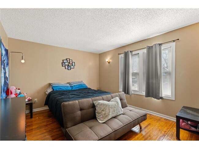 Foto del edificio - 1006 Logan Ave N