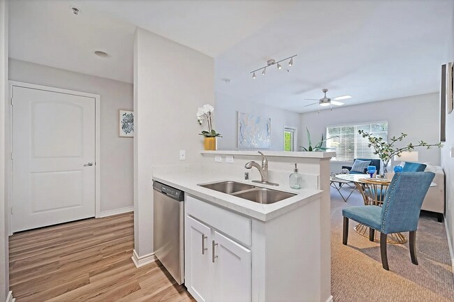 Foto del edificio - 1350 Oak View Cir