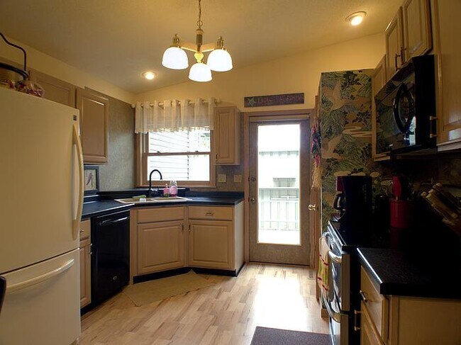 Cocina - 2509 Thomas Ct