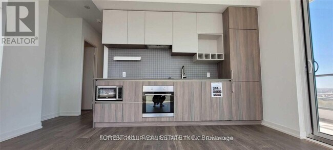 Building Photo - 950 Portage Pkwy