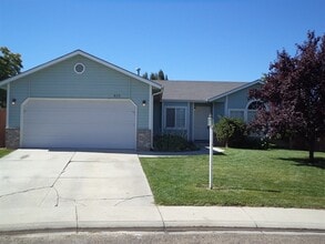 Building Photo - 611 Hampton Cir
