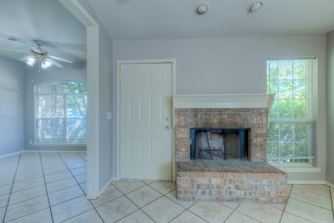 Building Photo - FOR LEASE | Bixby Schools | 3 bed 2 bath -...
