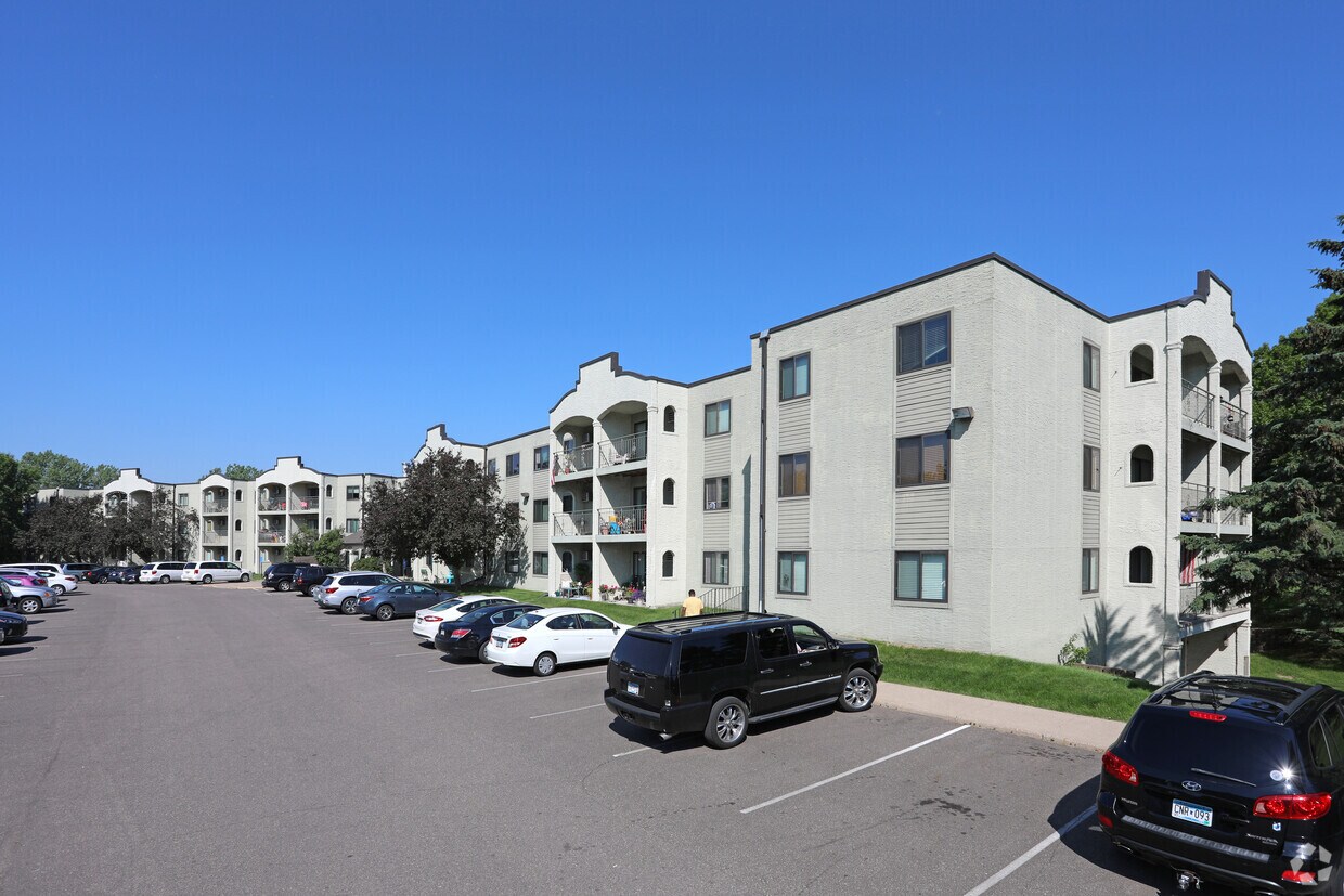 Pondview Apartments Apartments in Maplewood, MN