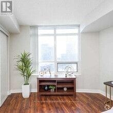 Building Photo - 330-330 Burnhamthorpe Rd W