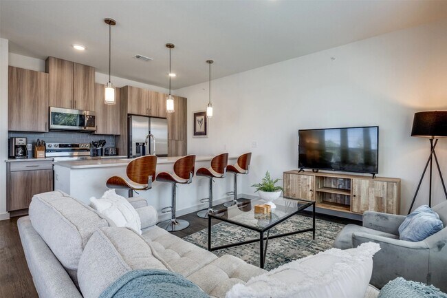 Foto del edificio - 10030 Garland Rd