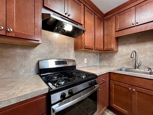 Foto del edificio - Cresent NE Apartments