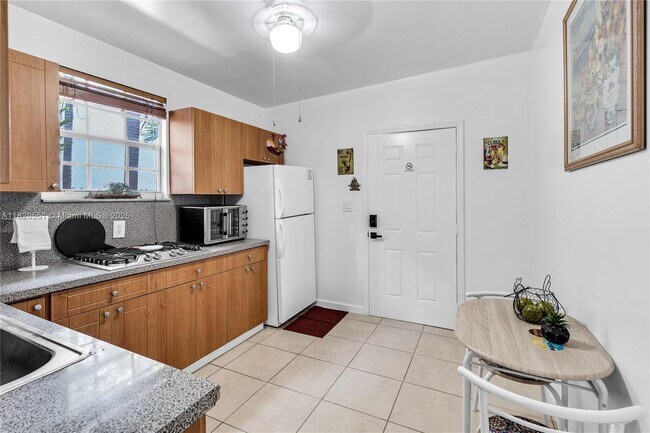 Foto del edificio - 1828 SW 6th St