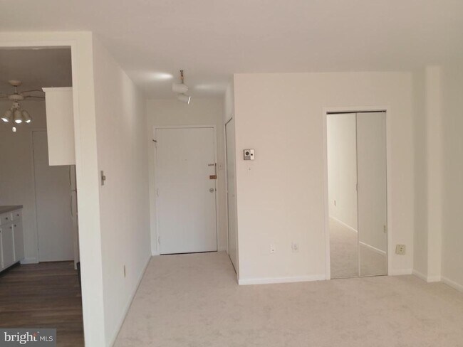 Foto del edificio - 6641 Wakefield Dr