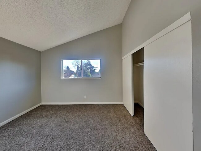 Foto del edificio - 715 Whispering Bay Ln