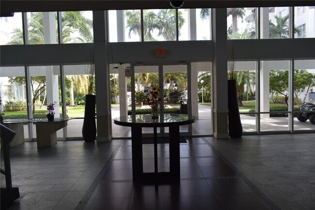 Foto del edificio - 484 NW 165th St