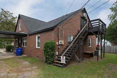 Building Photo - 305 S Meade St