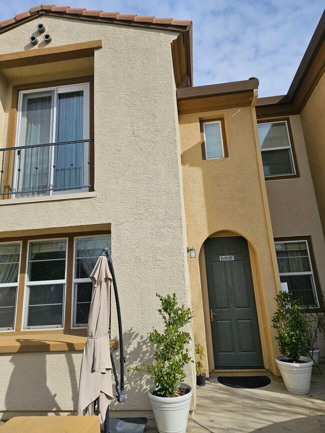 Building Photo - Coming Soon!  3 bedroom with 2.5 baths condo