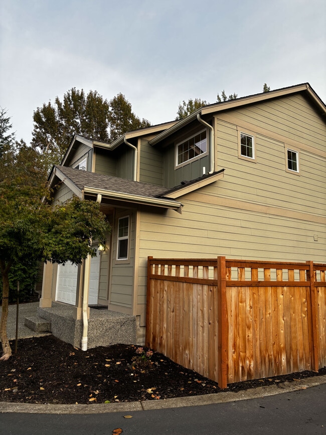 Building Photo - 703 Kodiak Ln