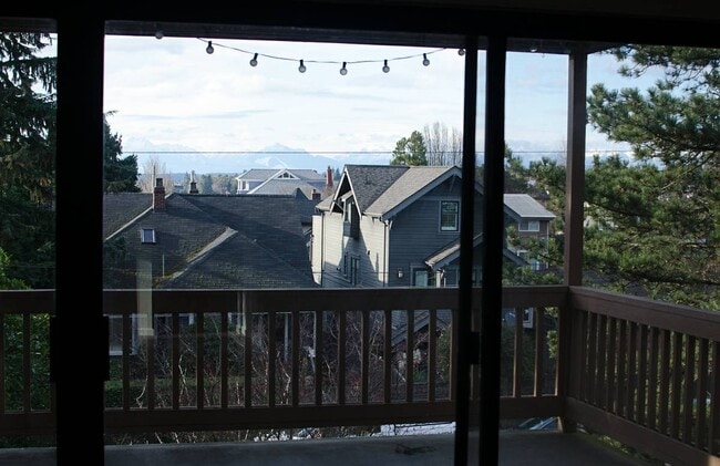 Building Photo - 1506 10th Avenue West
