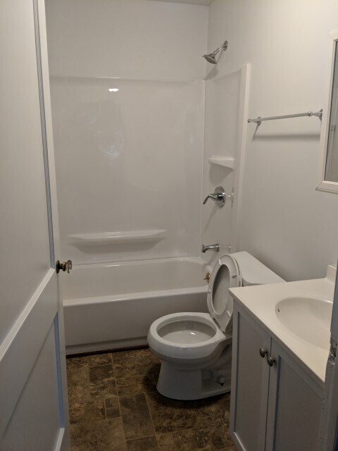 Building Photo - 3 bed, 1 bath Home: Available July 2025! A...