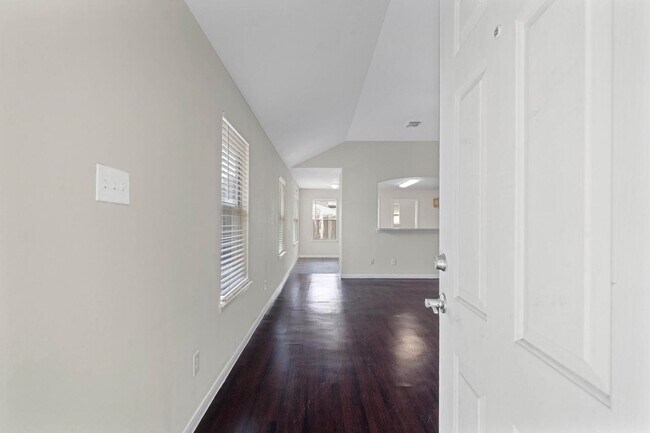 Foto del edificio - 6631 Portlick Dr