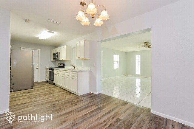Foto del edificio - 801 S Kottle Circle, Daytona Beach, FL, 32114