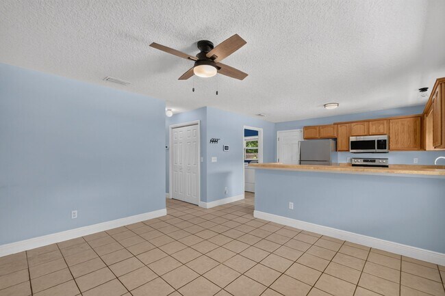 Building Photo - 2505 Myer Ave