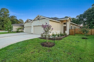 Building Photo - 202 Oakcrest