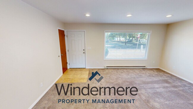 Building Photo - Malcolm 105/107