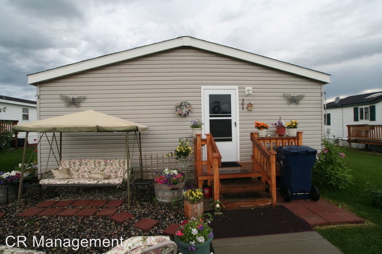Primary Photo - 303 Silver Maple Dr