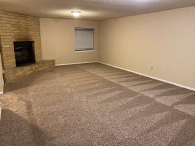 Foto del edificio - 3 Bedroom / 2 Bath Duplex