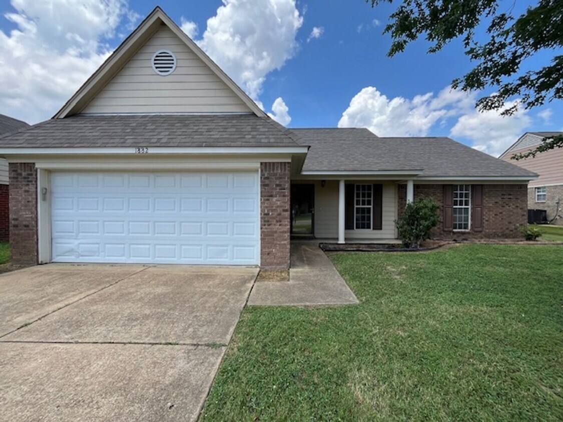 Foto principal - Renovated 3 Bedroom 2 Bath Home for Rent!!