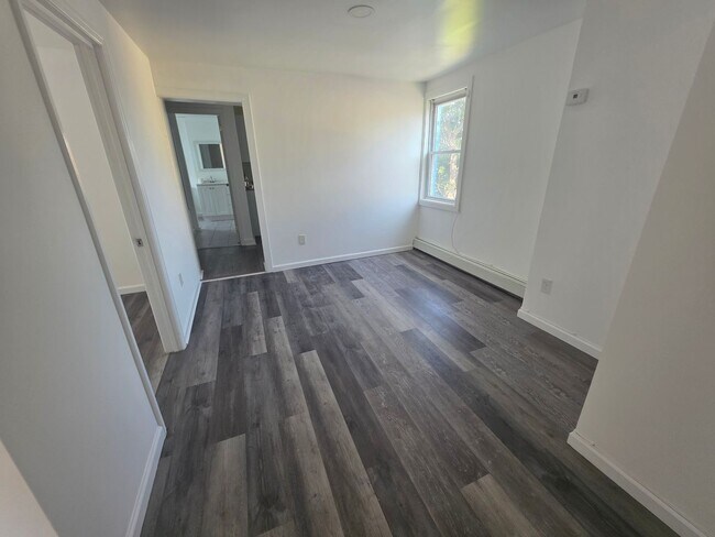 Foto del edificio - 2 bedroom apartment building - Poughkeepsie