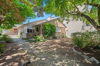 Building Photo - 4837 Fauntleroy Wy SW