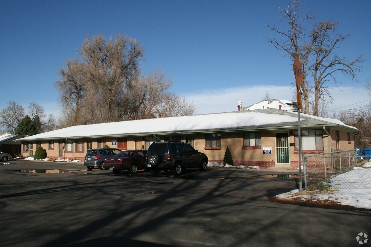 Primary Photo - 3200 Newland St