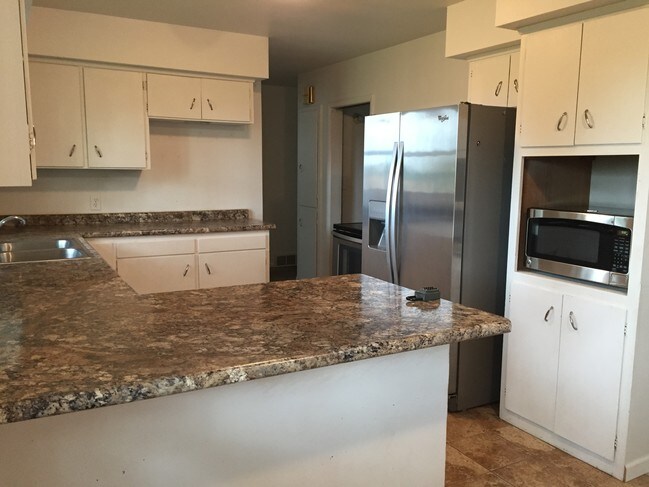 Kitchen - 913 Gray St