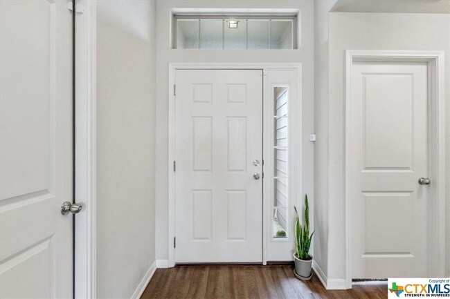 Building Photo - 904 Glenhaven Cove