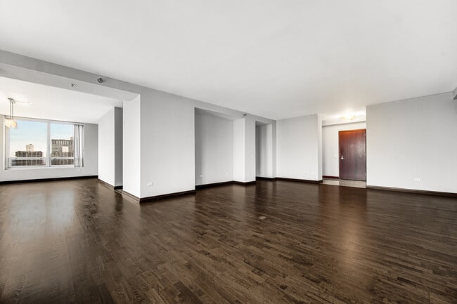 Building Photo - 33 W Ontario St