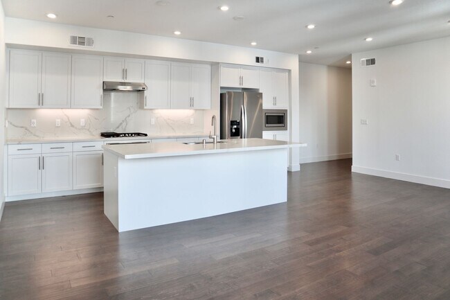 Building Photo - Modern 3-Bed Condo Near Warm Springs/South Fremont BART Station