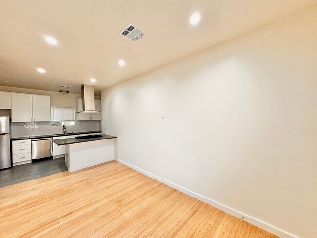 Foto del edificio - 515-518 3/4 N Mariposa Ave