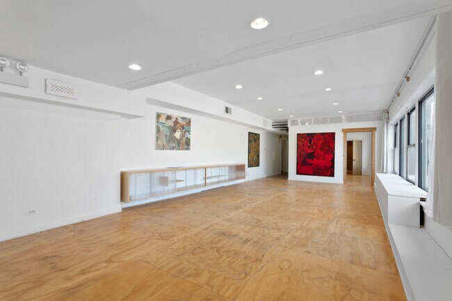 Foto del edificio - 4837 W Irving Park Rd