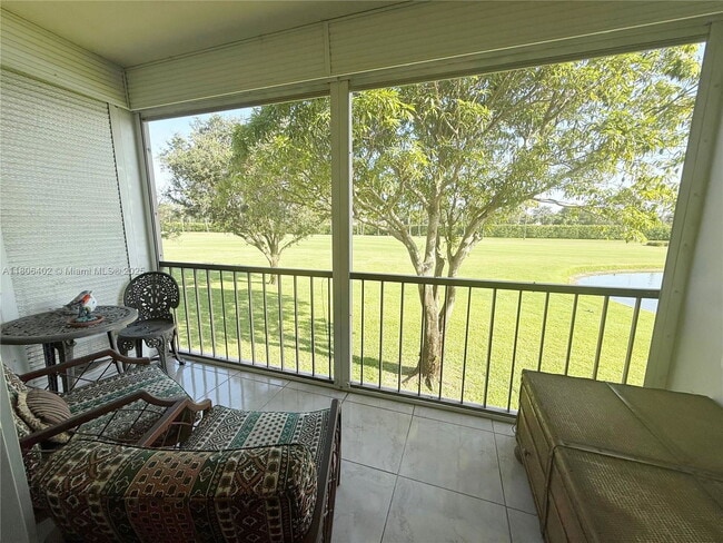 Photo - 9820 S Hollybrook Lake Dr Apartment