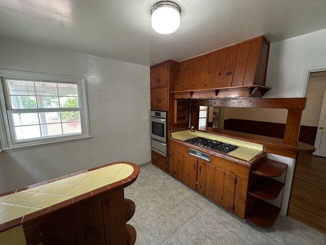 Foto del edificio - 3 Bed, 2 Bath Home in Lake Balboa