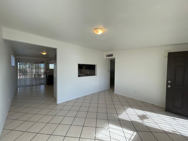 Building Photo - 2621 S Lands End Rd