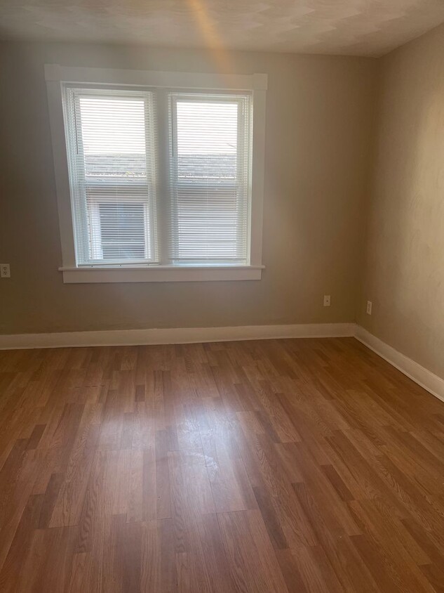 Primary Photo - Large 2 bedroom apartment