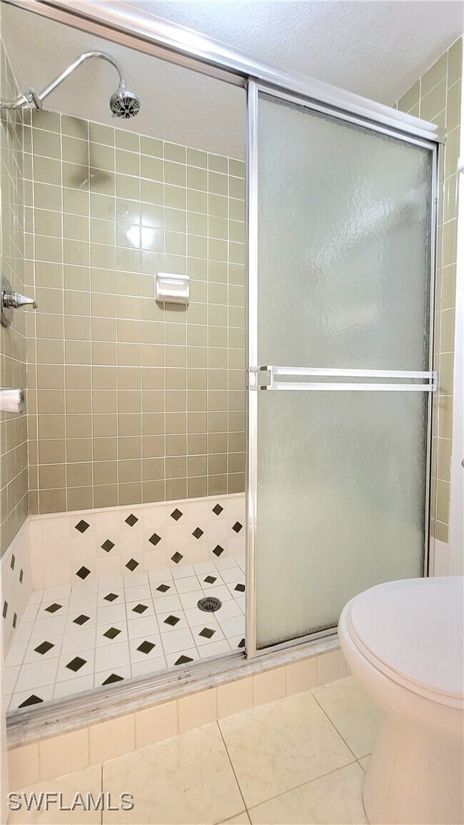 Foto del edificio - 300 Valley Stream Dr