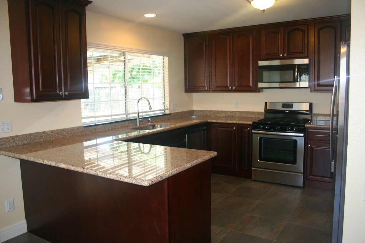 Primary Photo - 525 Lassen Court