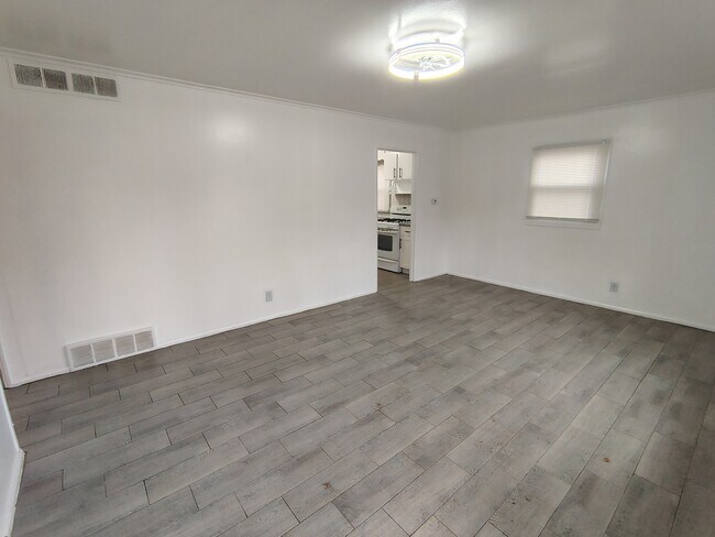 Building Photo - 2916 Garfield Dr