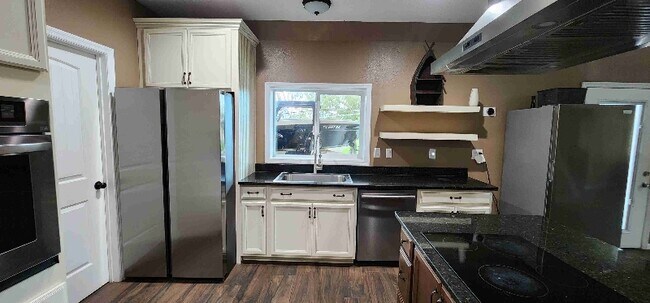 Foto del edificio - 6835 Purvis Ln