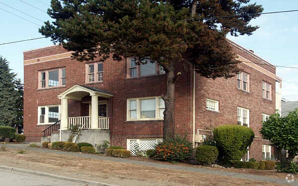 Building Photo - 819-821 S 16th St